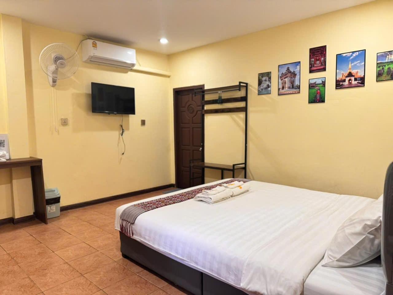 Yula Hotel Thatluang 万象 外观 照片