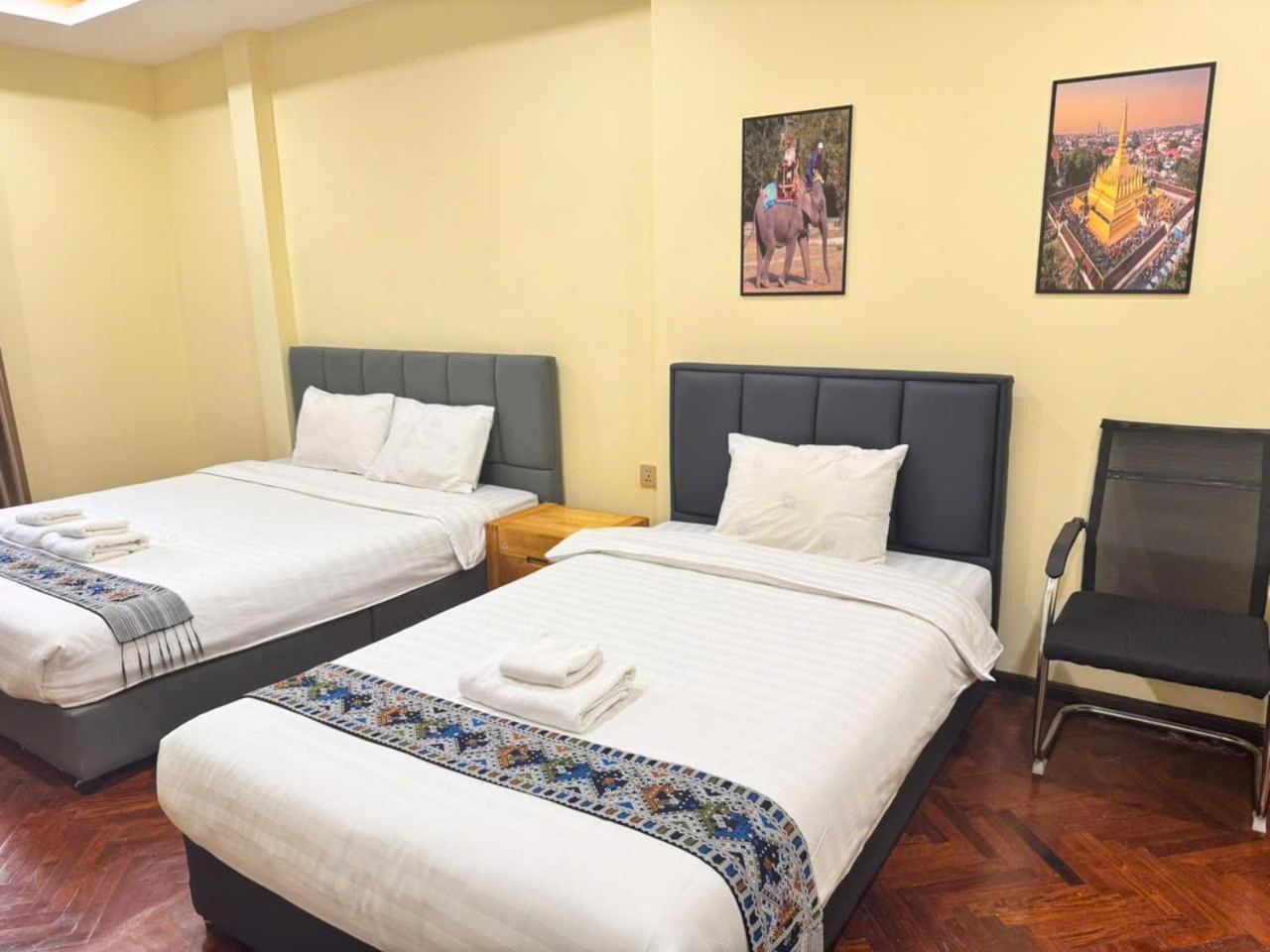 Yula Hotel Thatluang 万象 外观 照片