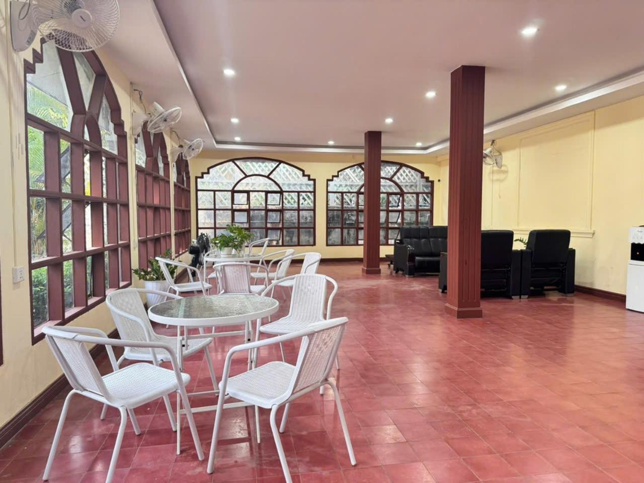 Yula Hotel Thatluang 万象 外观 照片